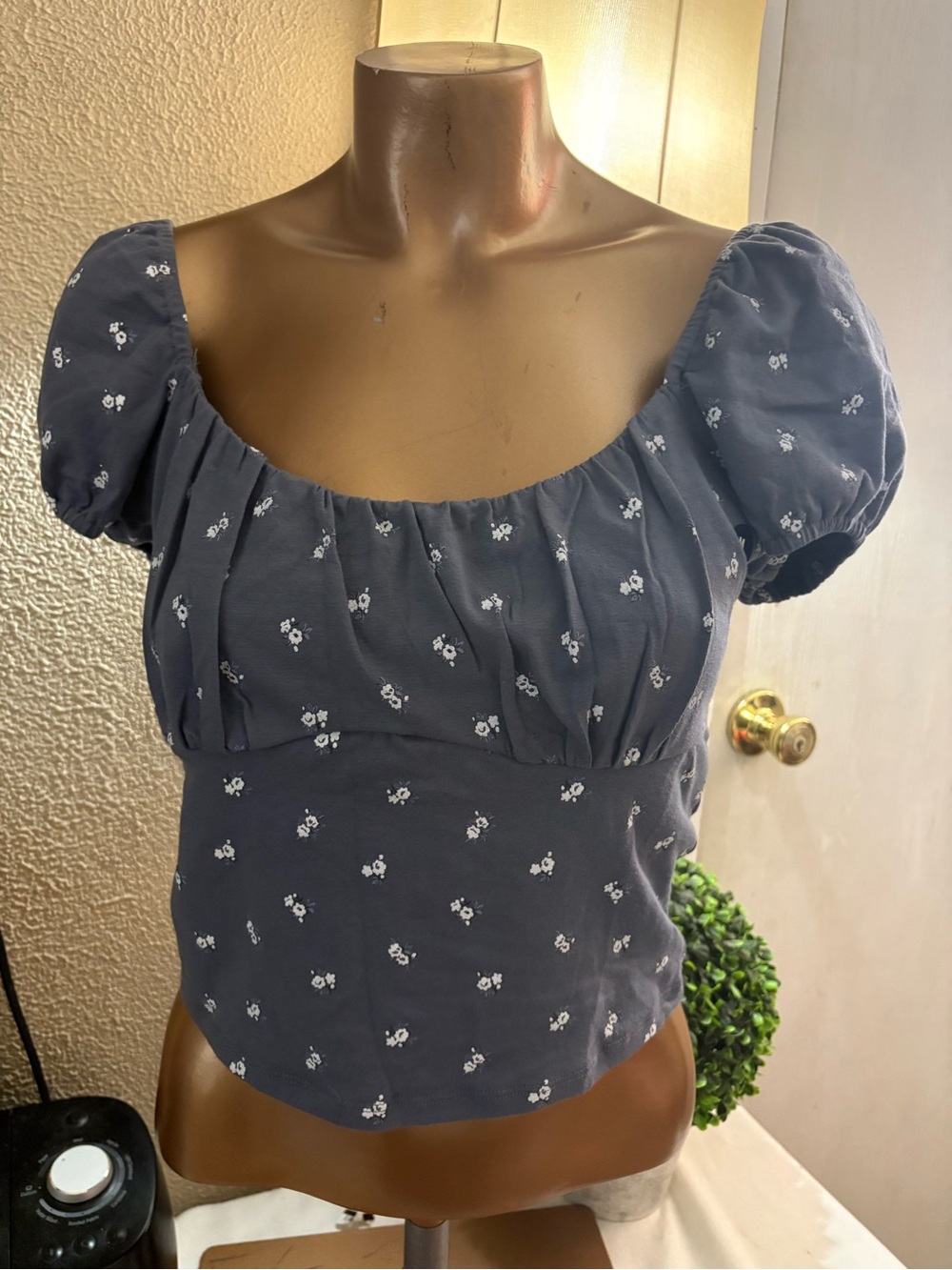 Hollister Charcoal Puff Sleeve Square Neck Crop Top with White Floral